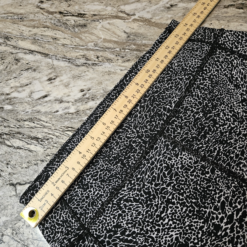 lululemon athletica Black and White Patterned Leggings - Picture 9 of 13